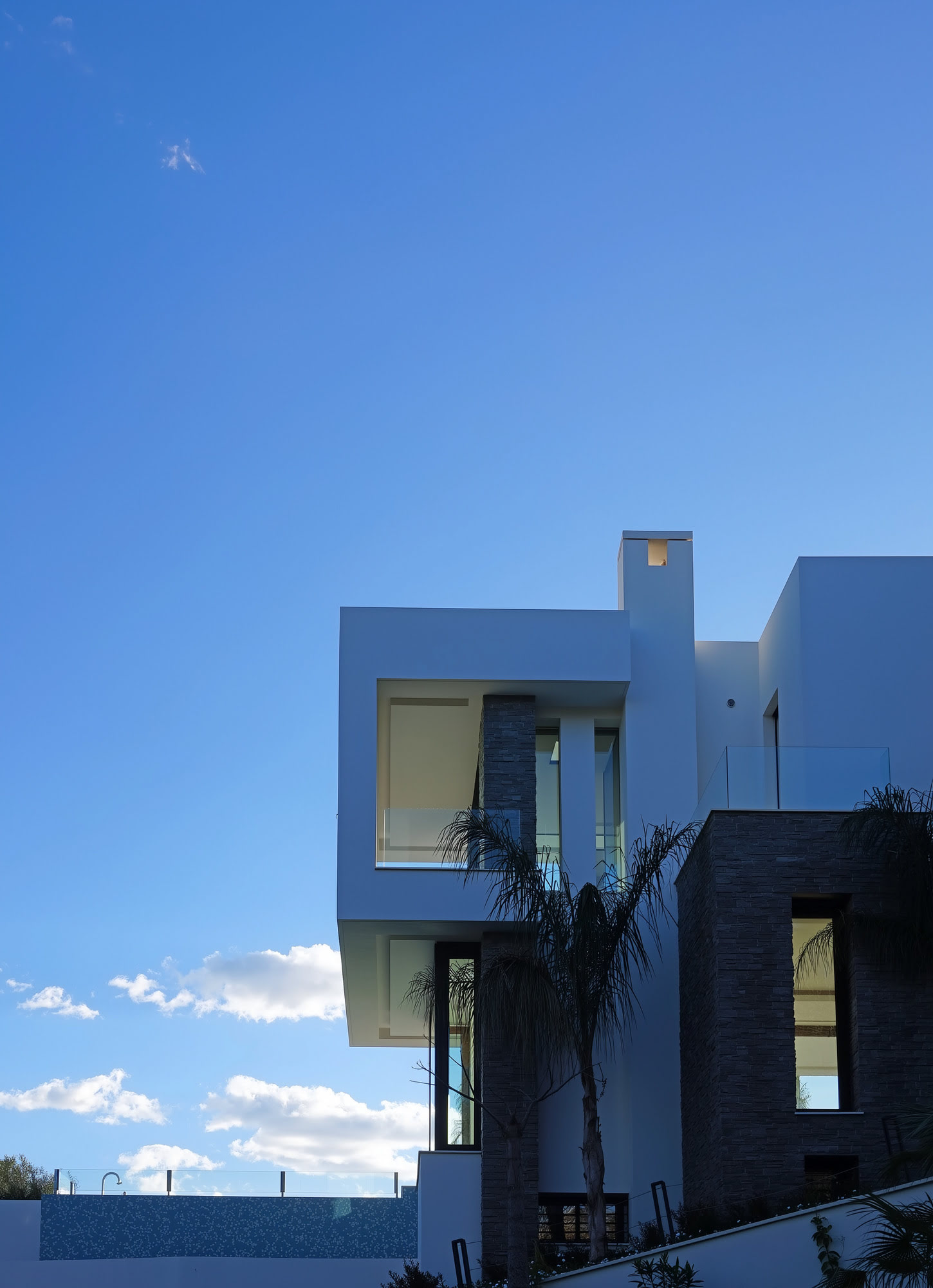 Villa Casalina sculptural exterior tower with framed sky views and strong contemporary lines