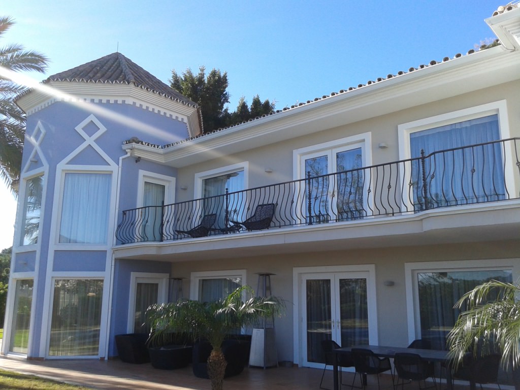 Second exterior view of the house before the Villa Liria renovation in Nueva Andalucía