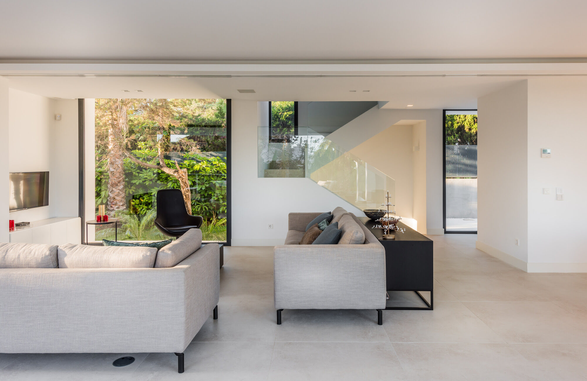Daytime living room at M152 with neutral palette, large format flooring and integrated lounge area