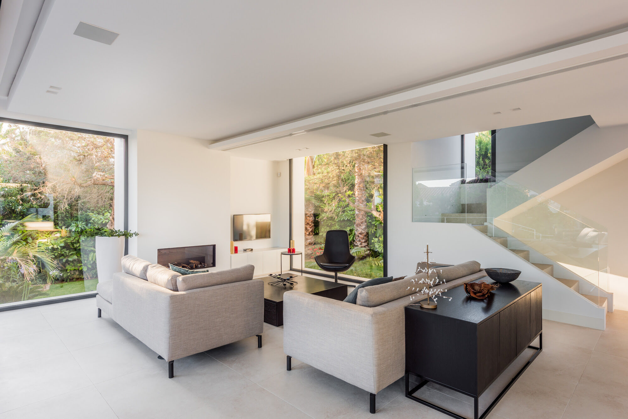Secondary sitting area at M152 with soft natural light, calm materials and refined contemporary interiors