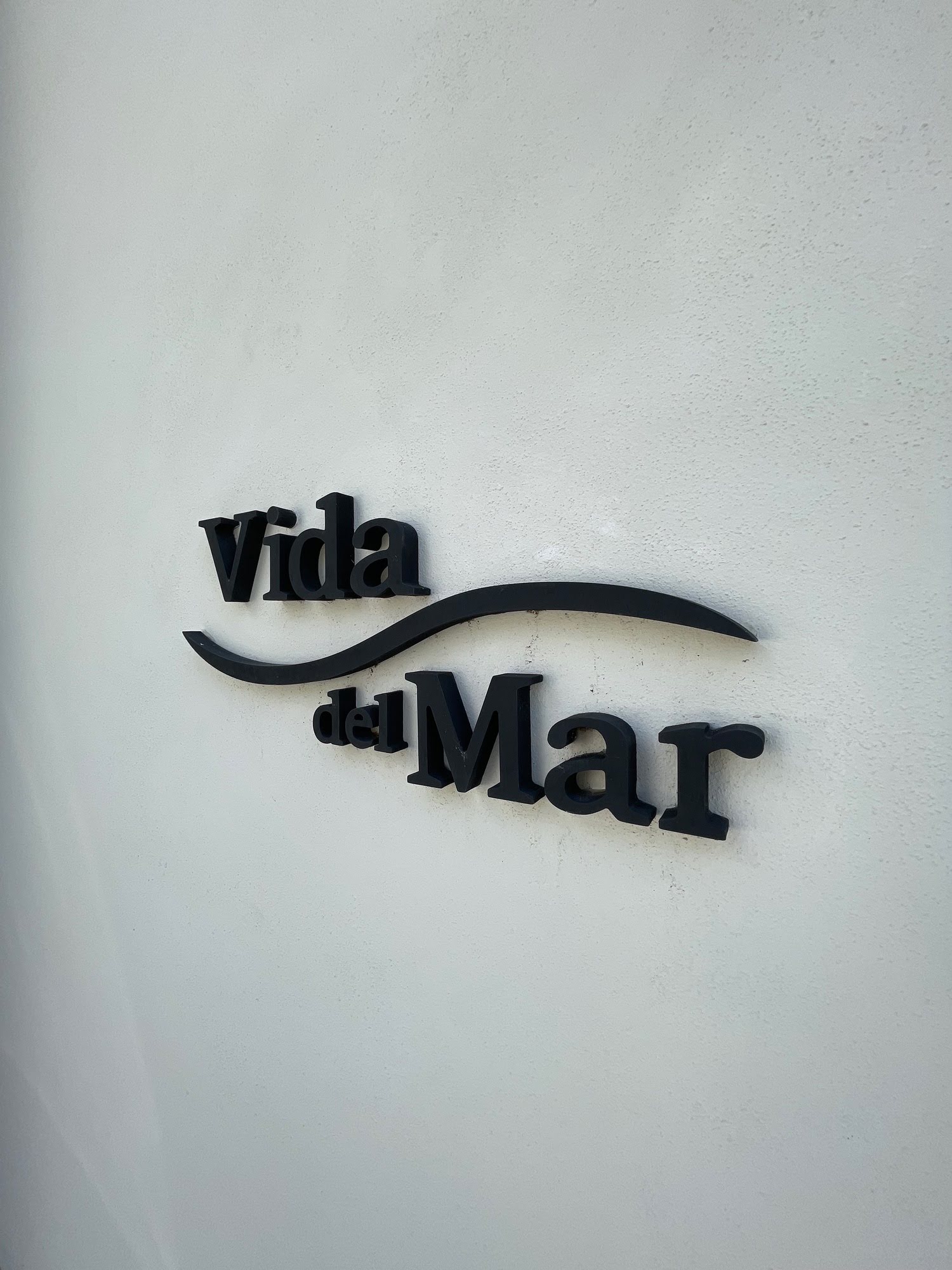 VIDA DEL MAR signage detail expressing the identity of the residence with understated refinement