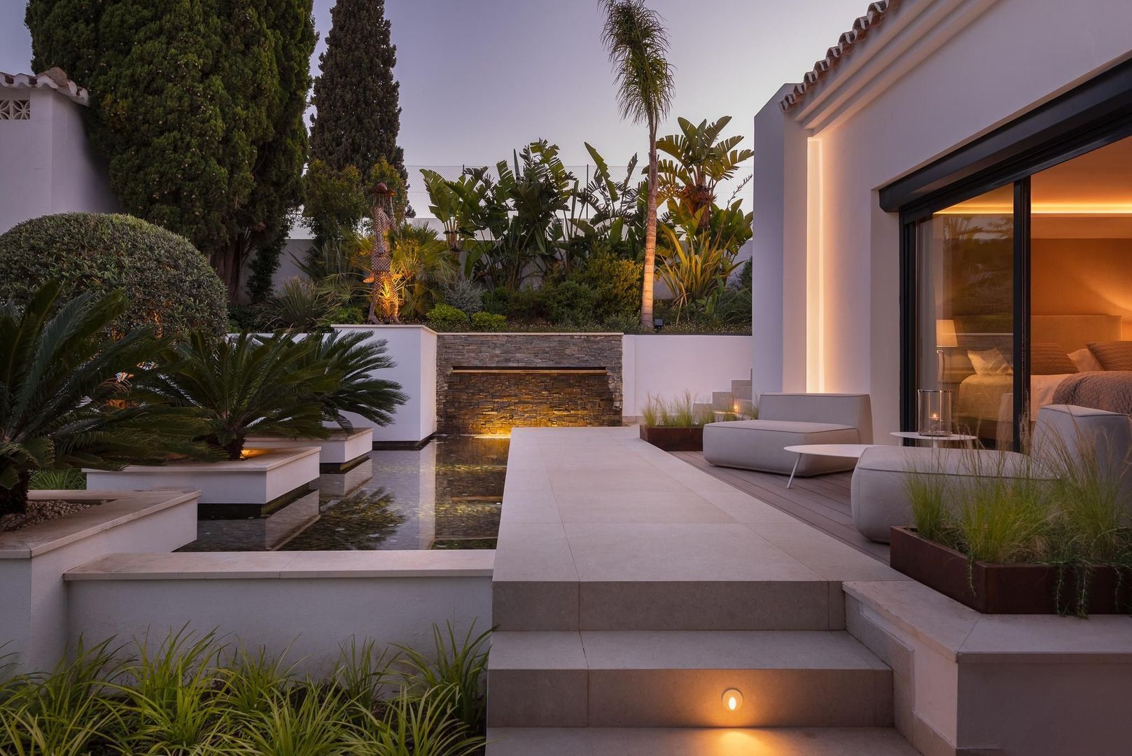 AQUILA – Mediterranean villa with tiled roofs and open terraces